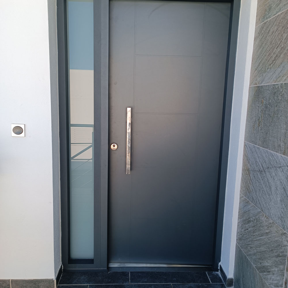 Puerta de Entrada de Aluminio Gris con Cristal Lateral