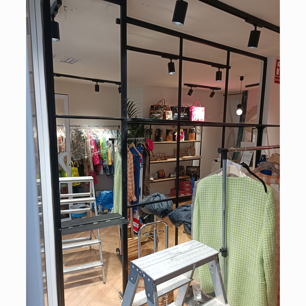 Mampara Divisoria de Aluminio Negro con Cristal Transparente