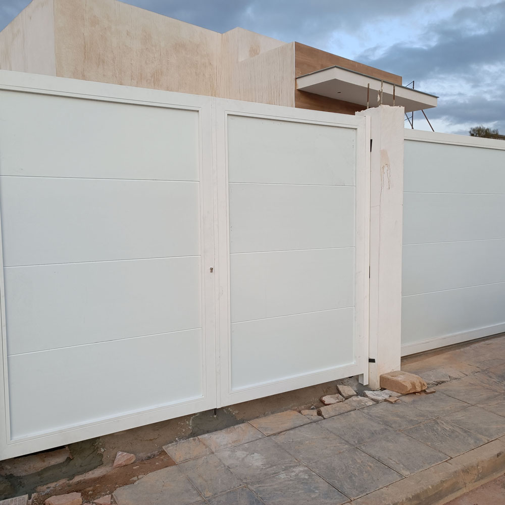 Conjunto de Puertas y Cerramientos de Aluminio Blanco