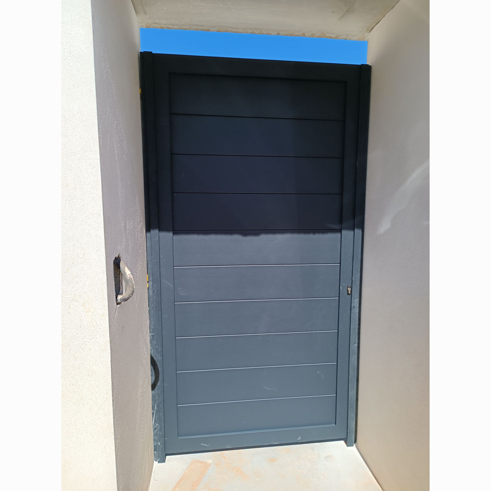 Puerta de Acceso de Aluminio con Paneles Horizontales