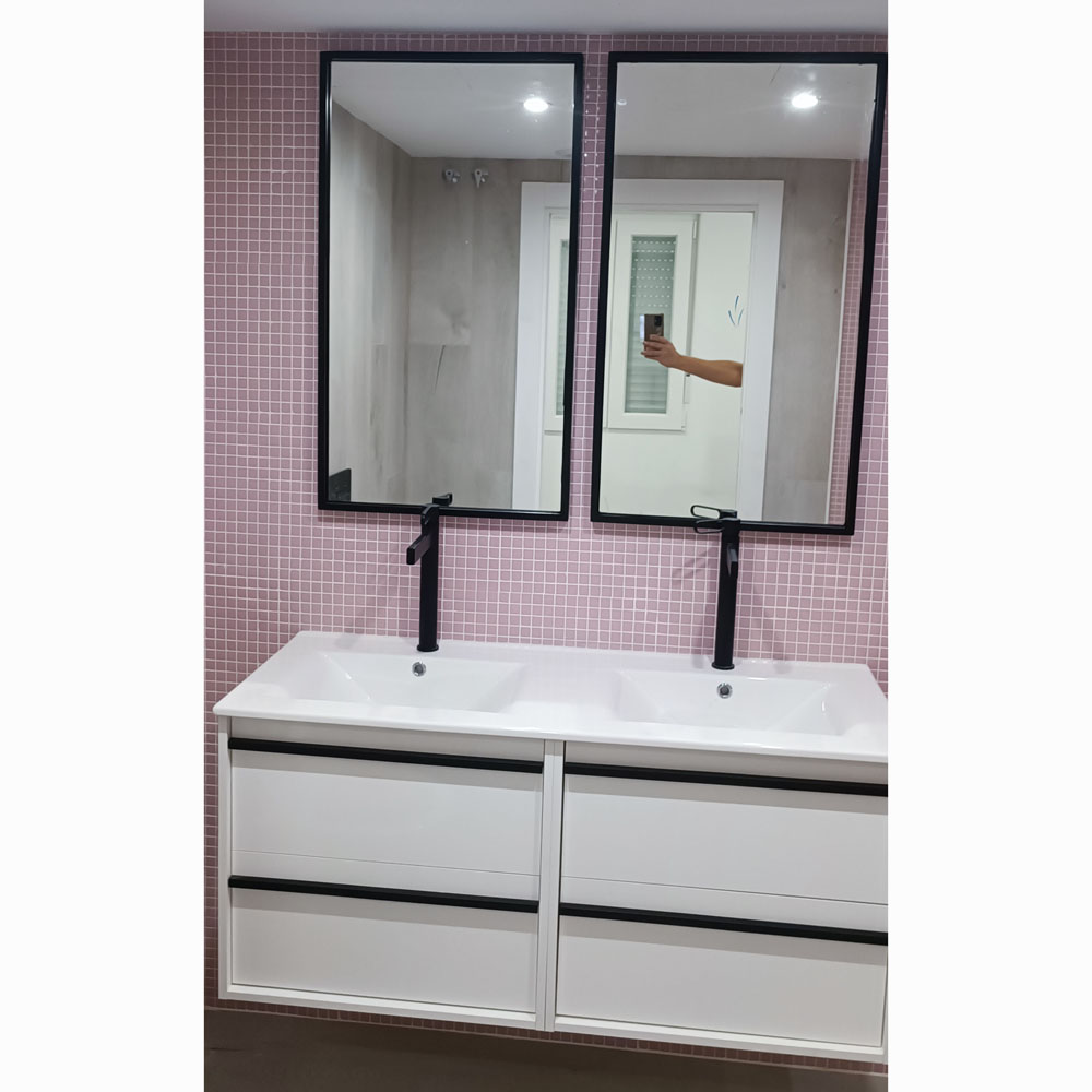 Espejos rectangulares con marco negro para baño moderno