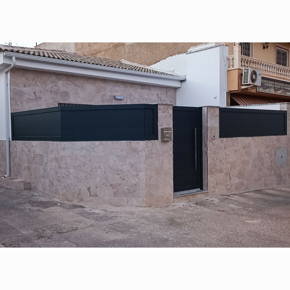 Set de paneles y puerta en gris antracita para muros exteriores