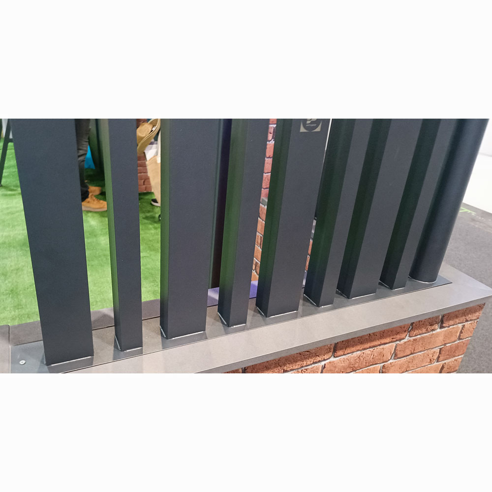 Barandilla vertical de aluminio para exteriores modernos