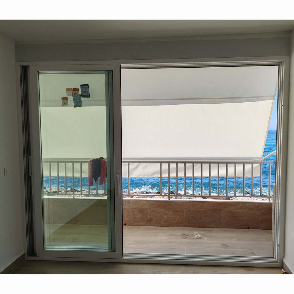 Puerta Corredera de Cristal con Marco Blanco
