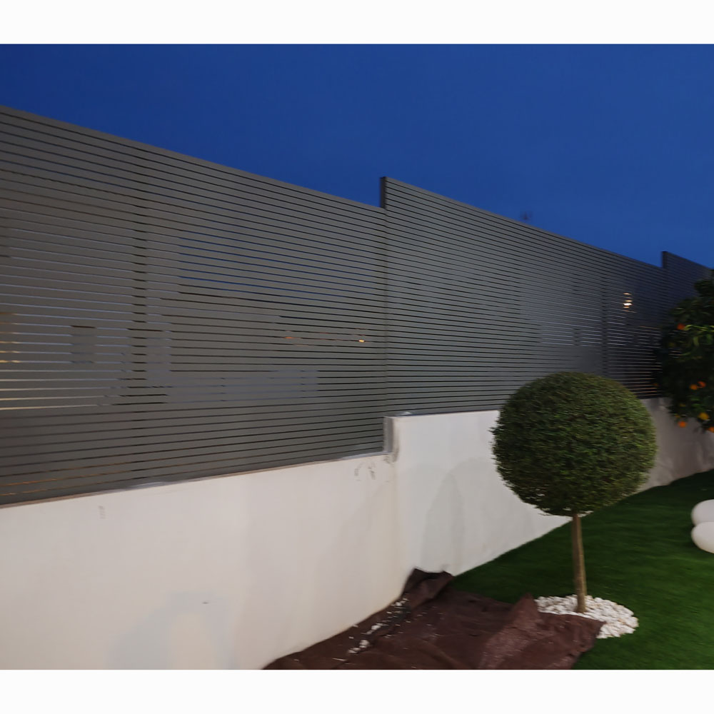 Valla Metálica Horizontal para Jardines y Exteriores