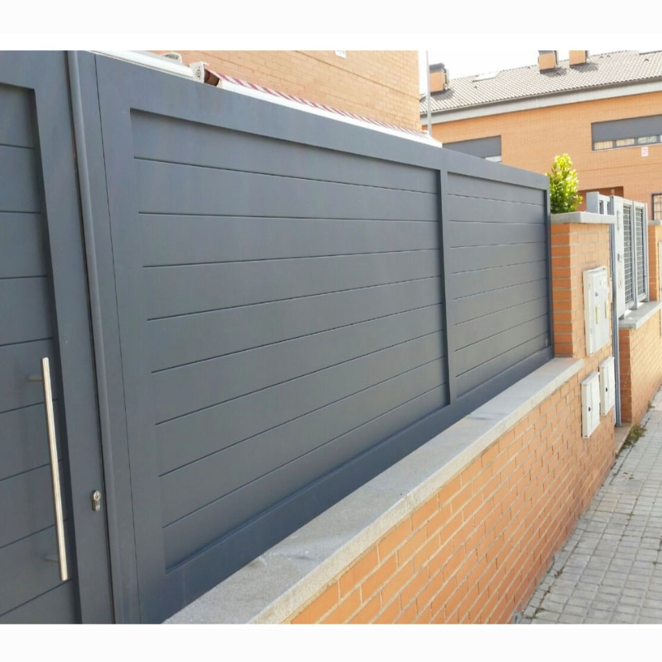 Valla de Aluminio con Puerta Integrada para Exterior