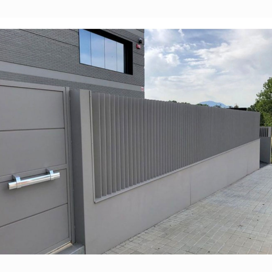 Valla de Aluminio Moderna con Puerta Lateral