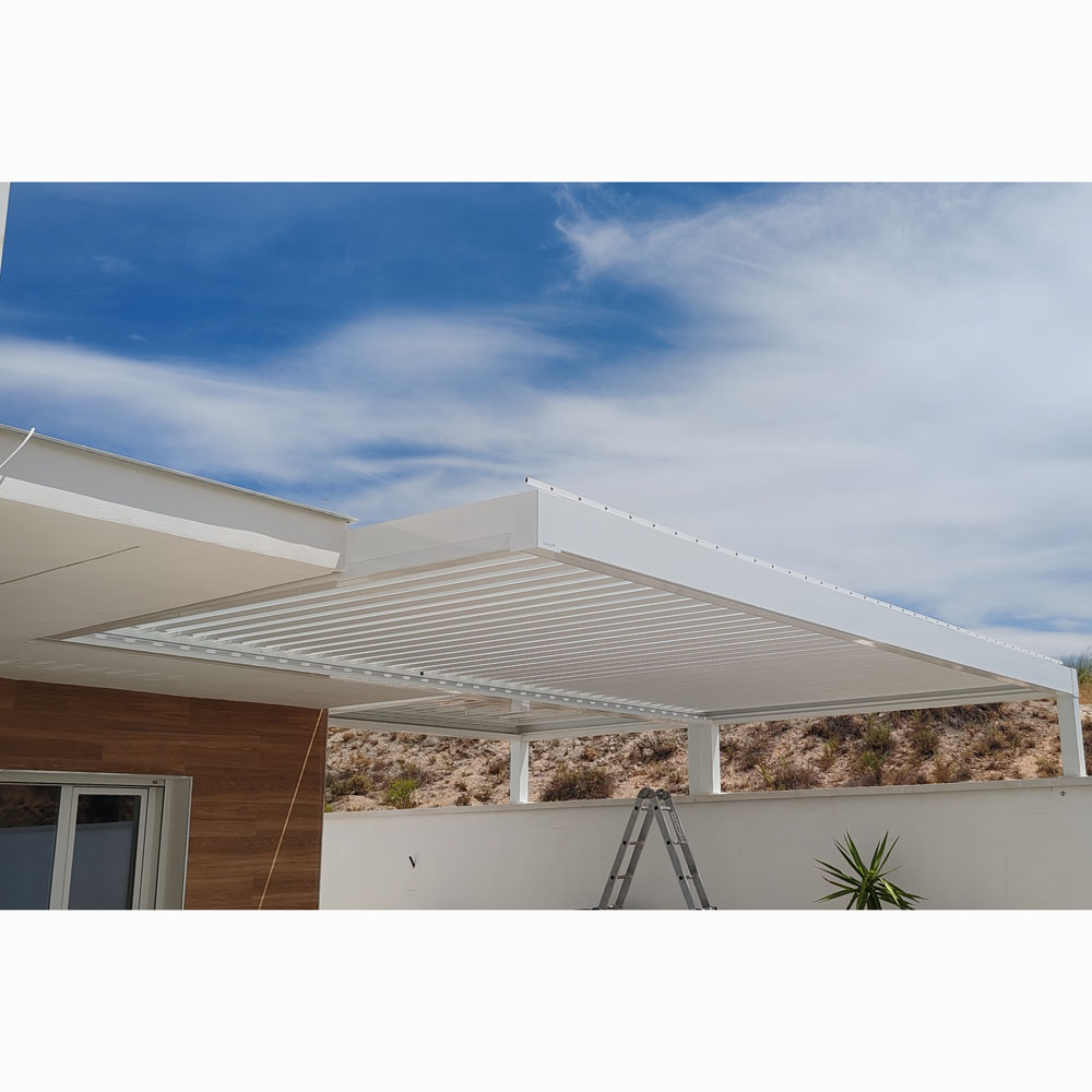 Pérgola Bioclimática Blanca para exteriores con sol o lluvia