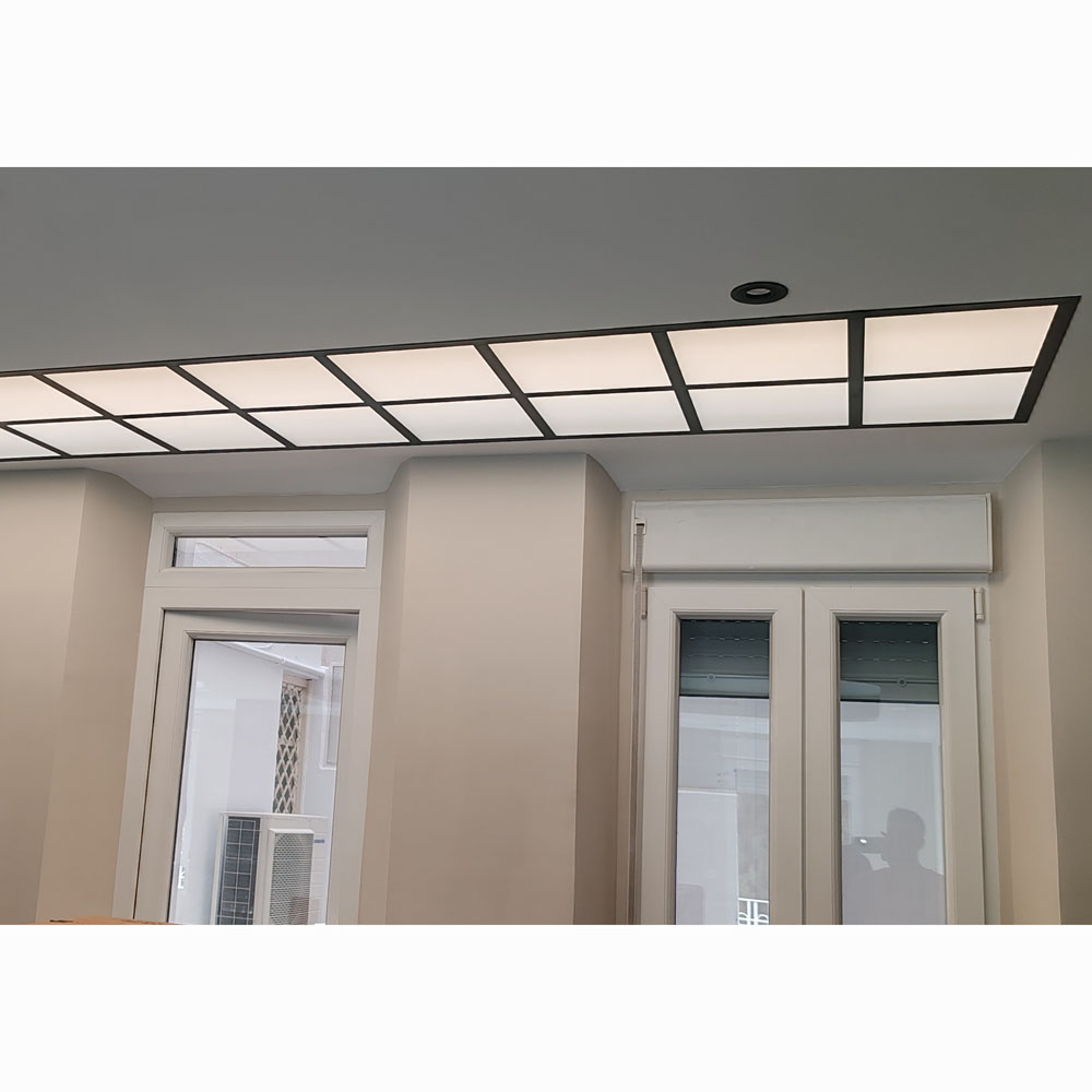 Techo Retroiluminado con Diseño Cuadriculado para Interiores